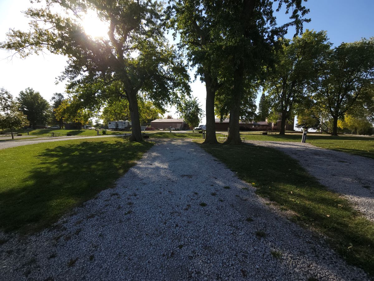 Site 87 – Shows Back-in site, pedestal and picnic area