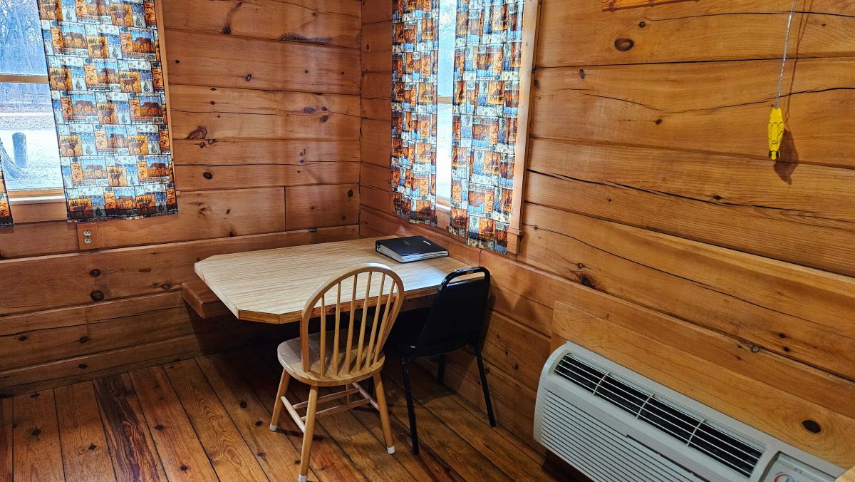 Cabin 2 inside table and chairs