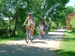 CVNT - Family on bikes.JPG