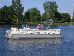 Boating on a lake in Hamilty County