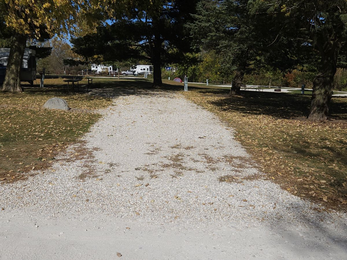 Site 30 – Shows Back-in site, pedestal and picnic area