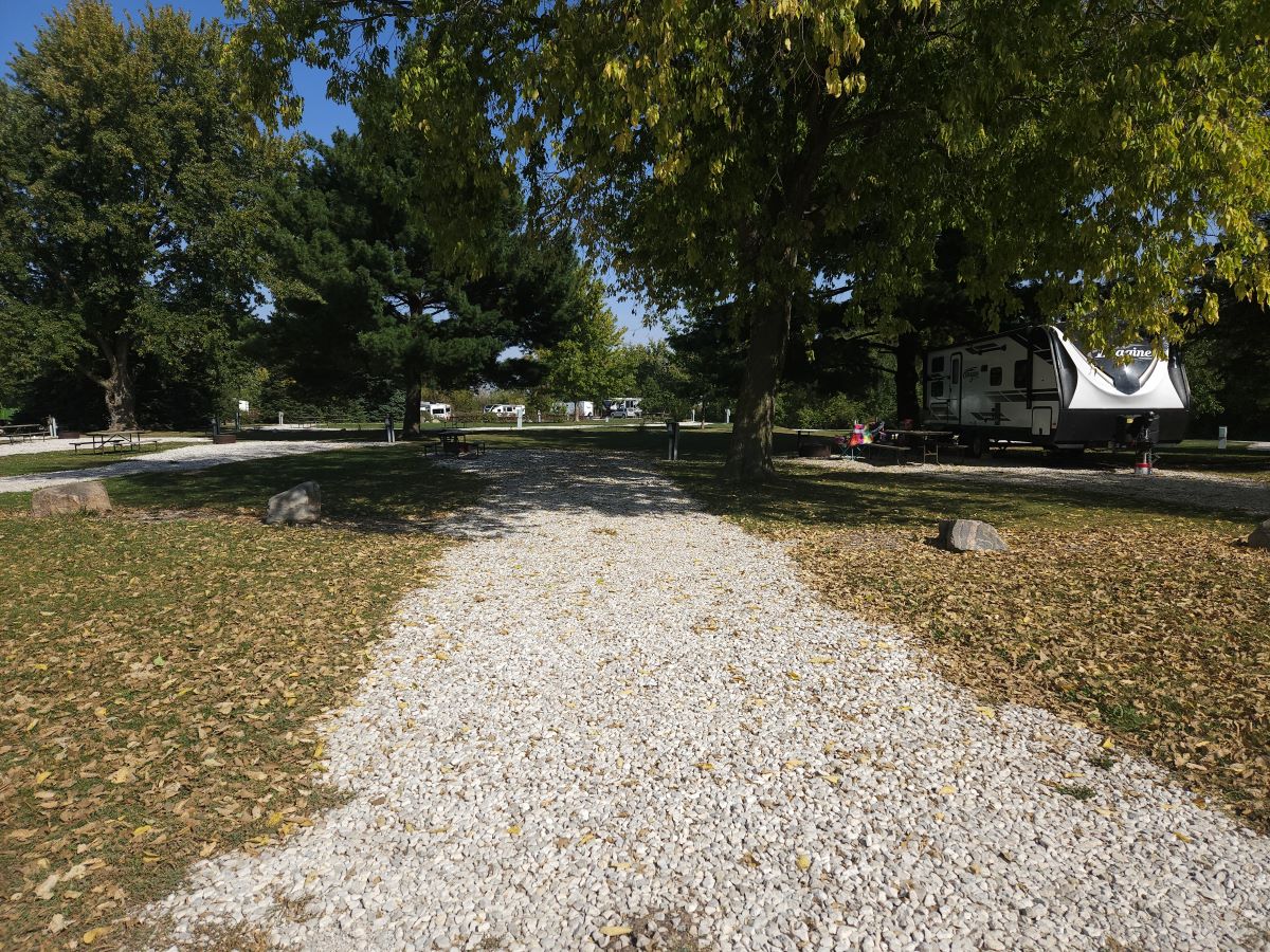 Site 29 – Shows Back-in site, pedestal and picnic area