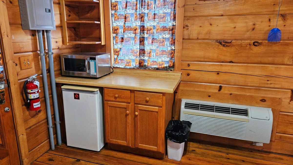 Cabin 4 kitchen with microwave and mini-fridge