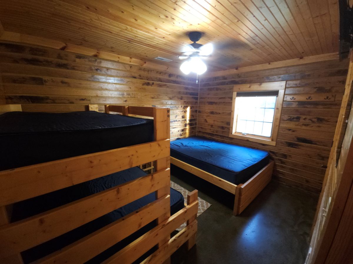 Hilltop Cabin - Bedroom 2 with queen size bed and full size bed with twin bunk above