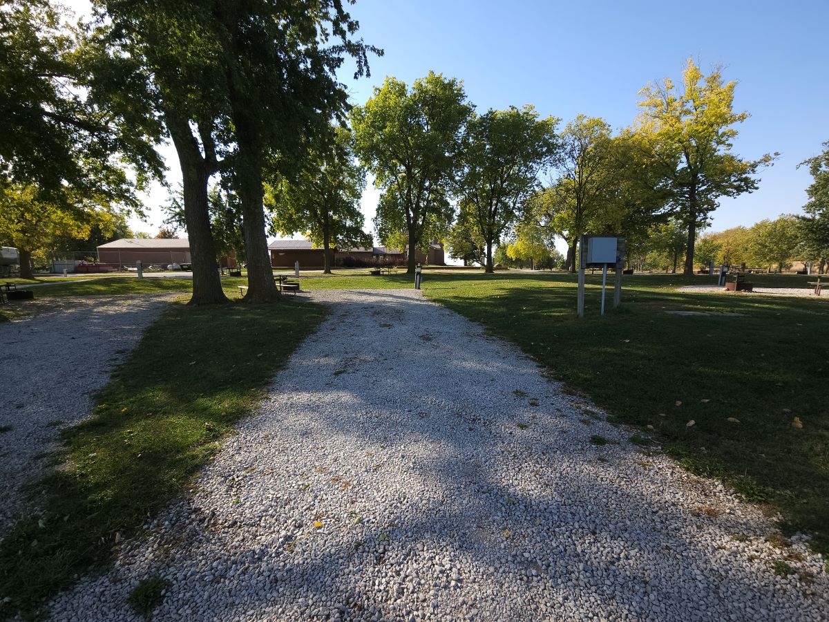 Site 89 – Shows Back-in site, pedestal and picnic area