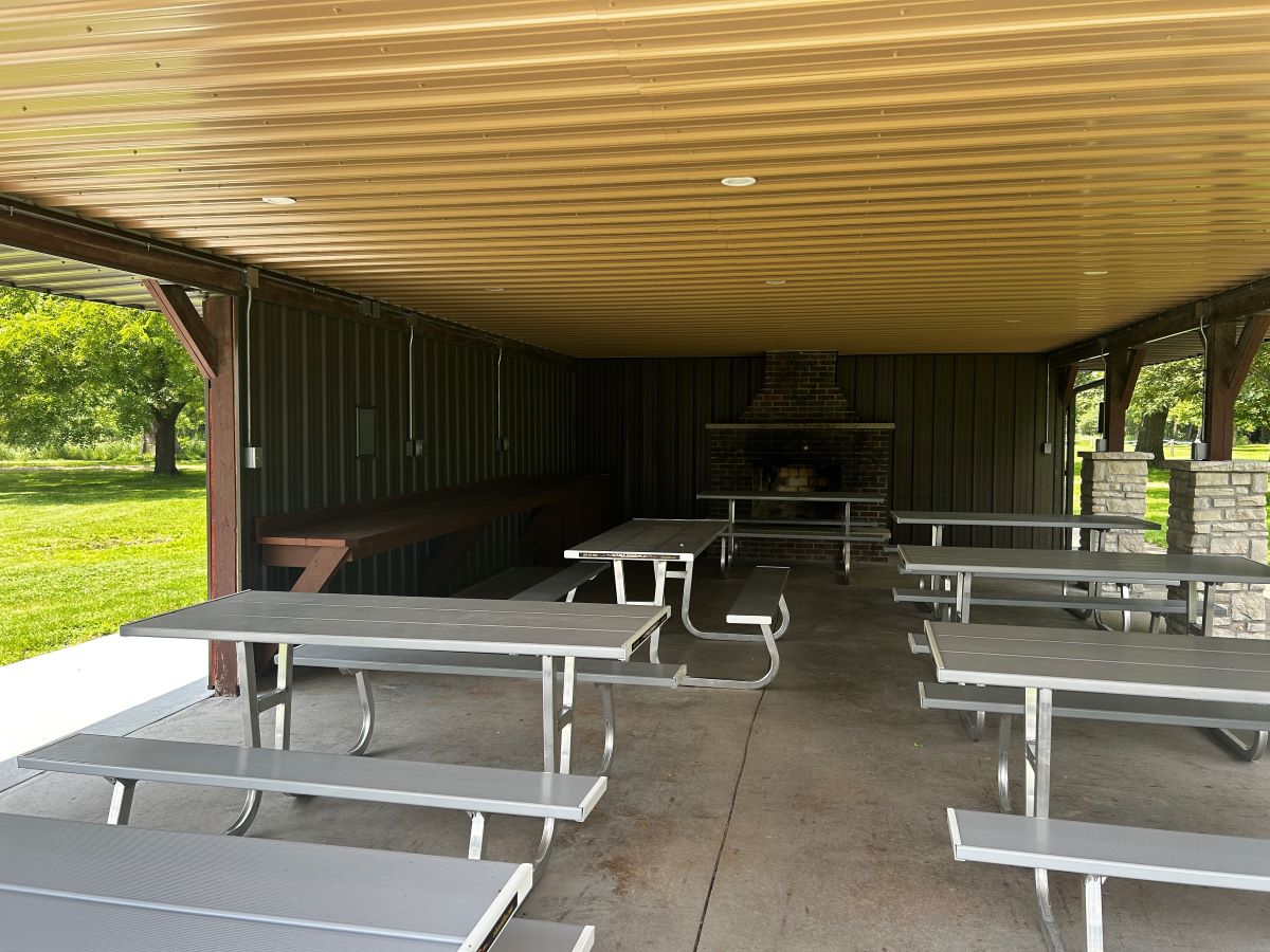 Chinkapin Bluffs Shelter interior