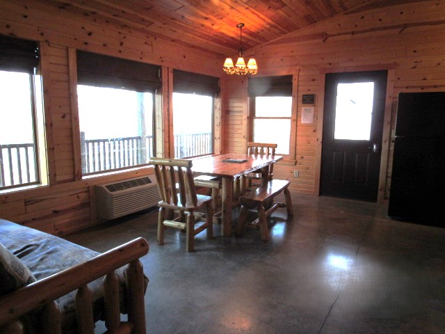 Timberview Cabin - Common area with dinningroom table and fold out futon